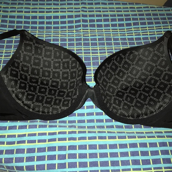 Victoria’s Secret bra 36C ❤️‎ - Picture 3 of 5